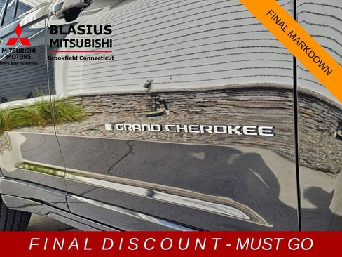 Used 2022 Jeep Grand Cherokee Overland w/ Luxury Tech Group IV image 35