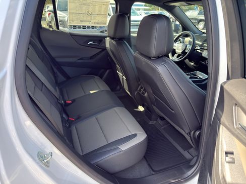 New 2026 Chevrolet Equinox LT w/ Convenience Package II AWD/4WD image 14