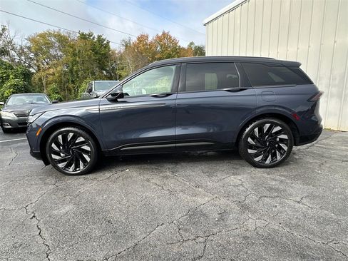 Used 2024 Lincoln Nautilus Reserve w/ Equipment Group 202A image 9