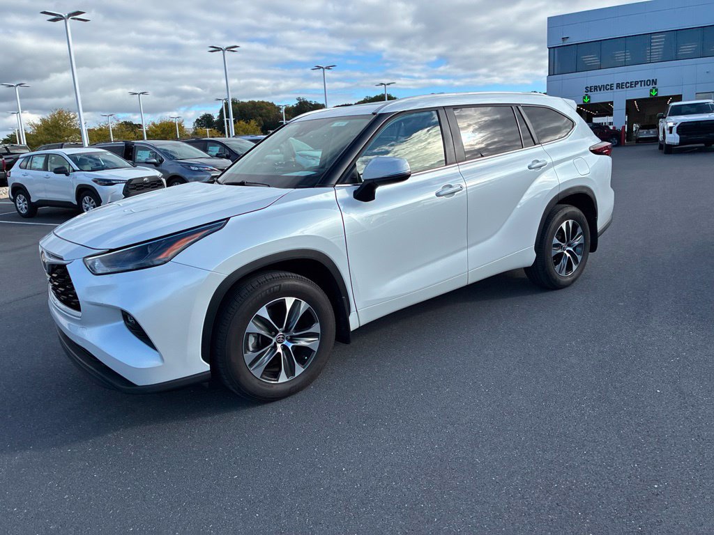 Certified 2026 Toyota Highlander XLE AWD/4WD image 17