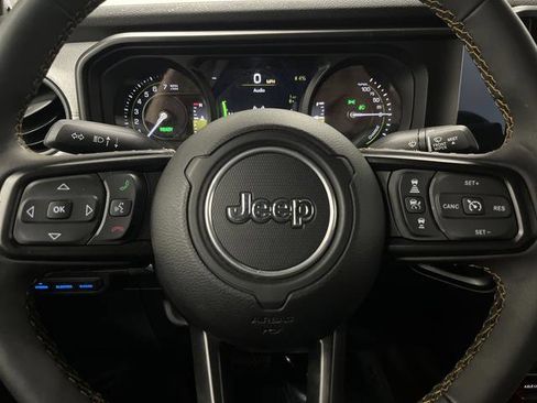 Used 2024 Jeep Wrangler Unlimited image 14