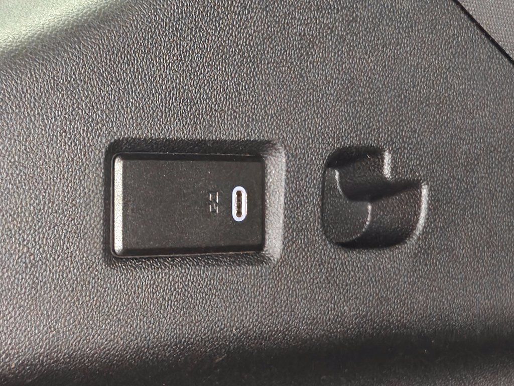 Used 2023 GMC Yukon XL Denali AWD/4WD image 35