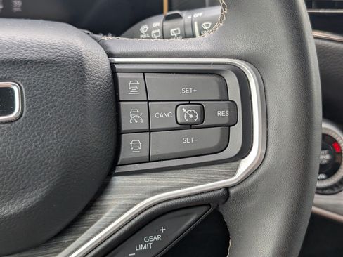 Used 2024 Jeep Wagoneer L Series II w/ Flexible Seating Group AWD/4WD image 20