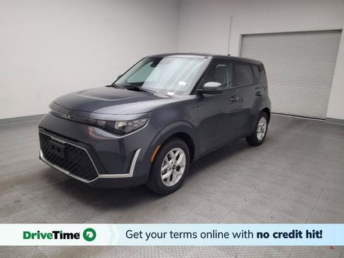 Used 2025 Kia Soul LX image 1