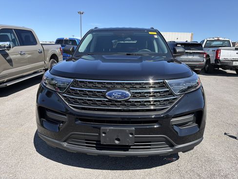 Used 2023 Ford Explorer XLT AWD/4WD image 3