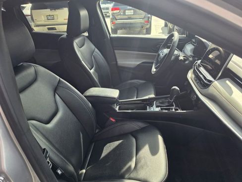 Used 2025 Jeep Compass Limited image 20