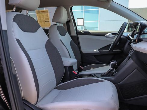 Certified 2025 Volkswagen Taos SE FWD image 17