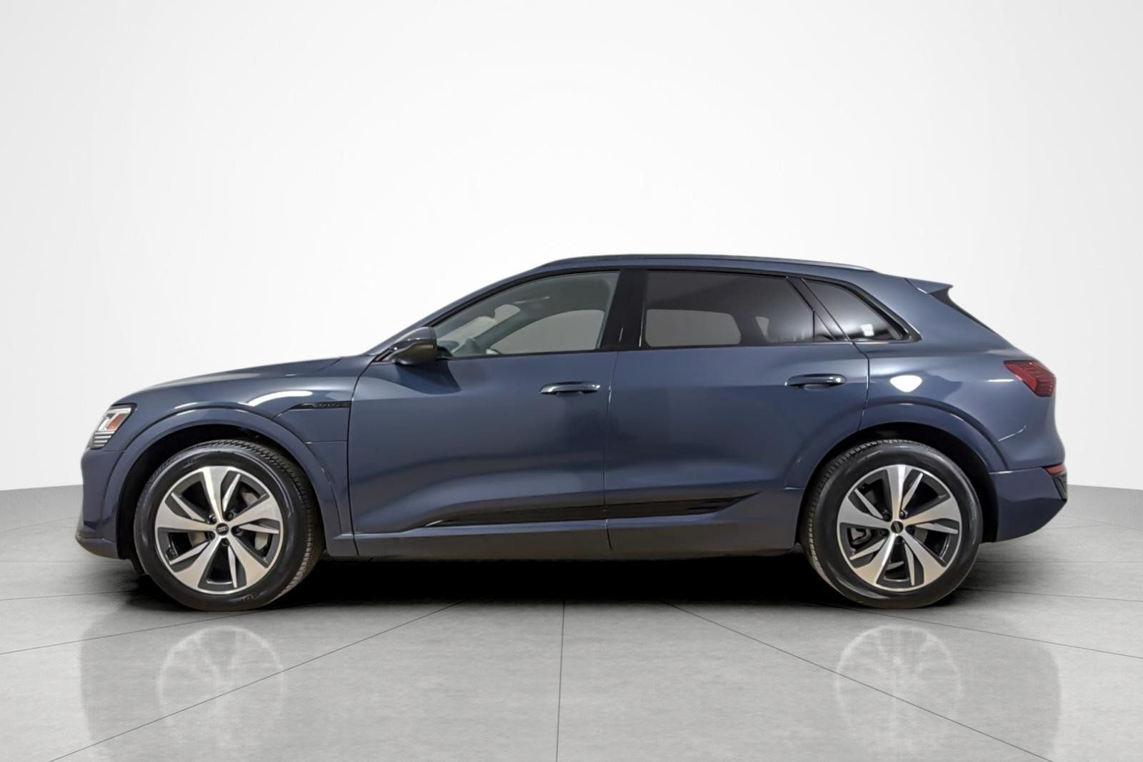 Used 2024 Audi Q8 e-tron Premium AWD/4WD image 2