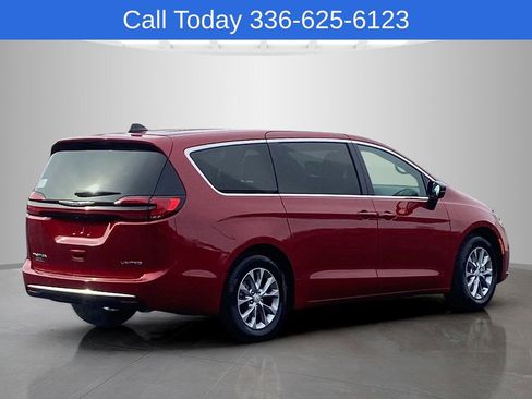 New 2026 Chrysler Pacifica Limited FWD image 7
