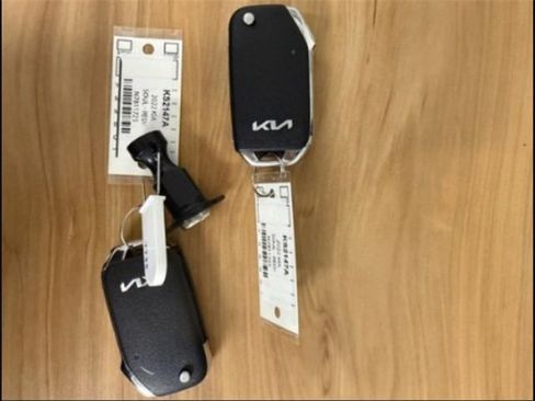 Used 2022 Kia Soul LX image 5