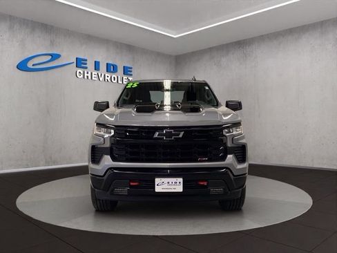 Used 2025 Chevrolet Silverado 1500 LT Trail Boss w/ LPO, Dark Essentials Package AWD/4WD image 9