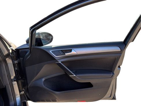 Used 2017 Volkswagen Golf Wolfsburg Edition image 42