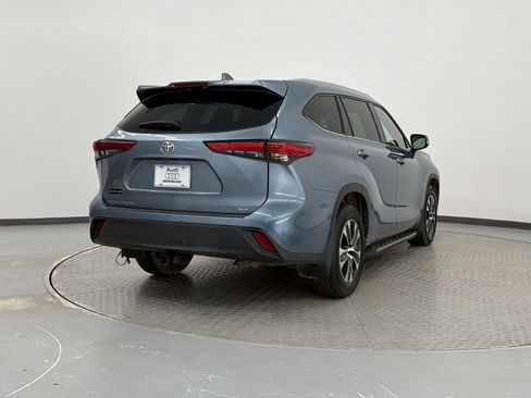 Used 2022 Toyota Highlander XLE FWD image 8