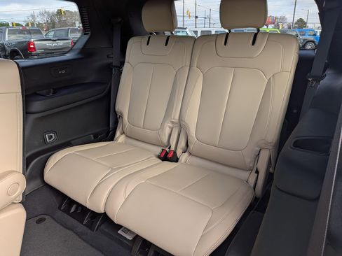 Used 2023 Jeep Grand Cherokee L Limited image 29