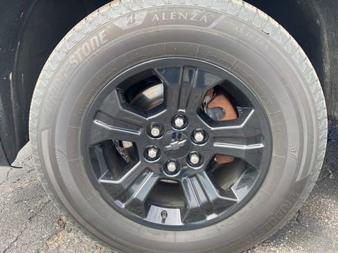 Used 2017 Chevrolet Suburban LT w/ Luxury Package AWD/4WD image 20