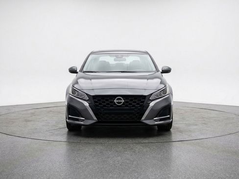 Used 2025 Nissan Altima 2.5 SV image 2