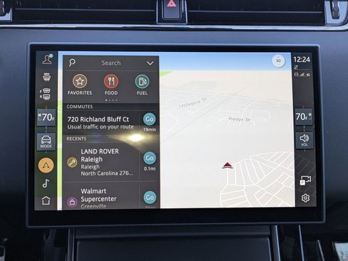 Certified 2025 Land Rover Range Rover Evoque Dynamic SE image 13