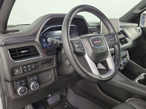 Used 2023 GMC Yukon SLT w/ SLT Luxury Package image 18