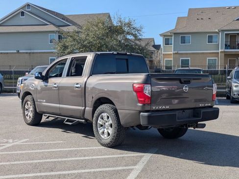 Used 2017 Nissan Titan SV image 7