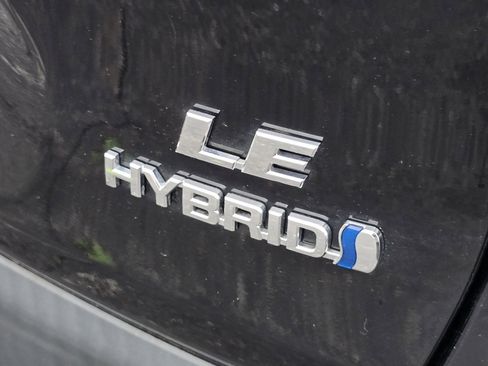 Used 2022 Toyota RAV4 LE AWD/4WD image 16