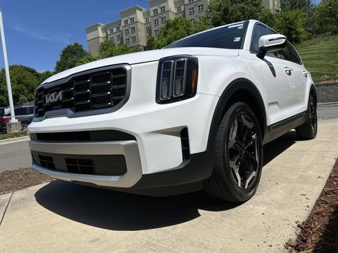 Used 2023 Kia Telluride S w/ S Sunroof Package FWD image 10