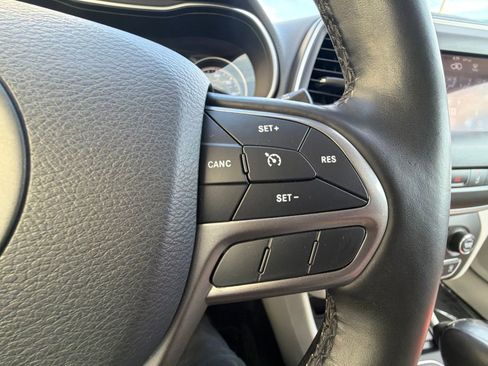 Used 2021 Jeep Cherokee Latitude Lux AWD/4WD image 16