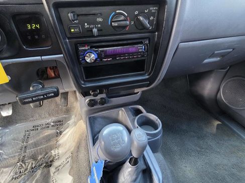 Used 1999 Toyota Tacoma SR5 image 10