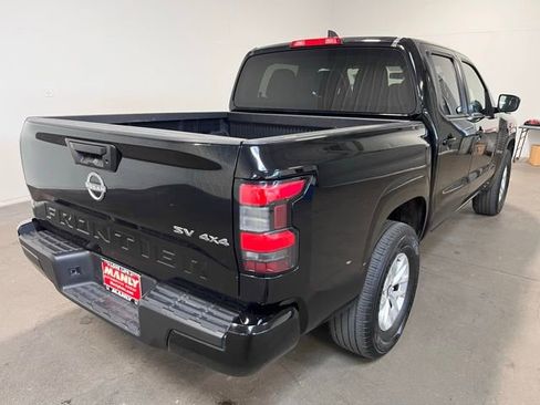 Used 2024 Nissan Frontier SV image 3