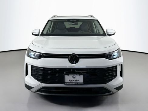 New 2025 Volkswagen Tiguan SE image 2