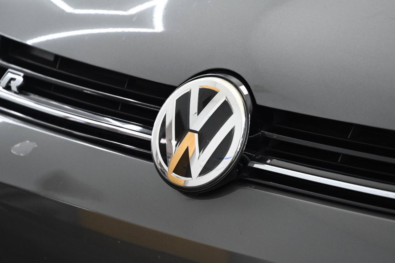 Used 2019 Volkswagen Golf R 4-Door AWD/4WD image 9