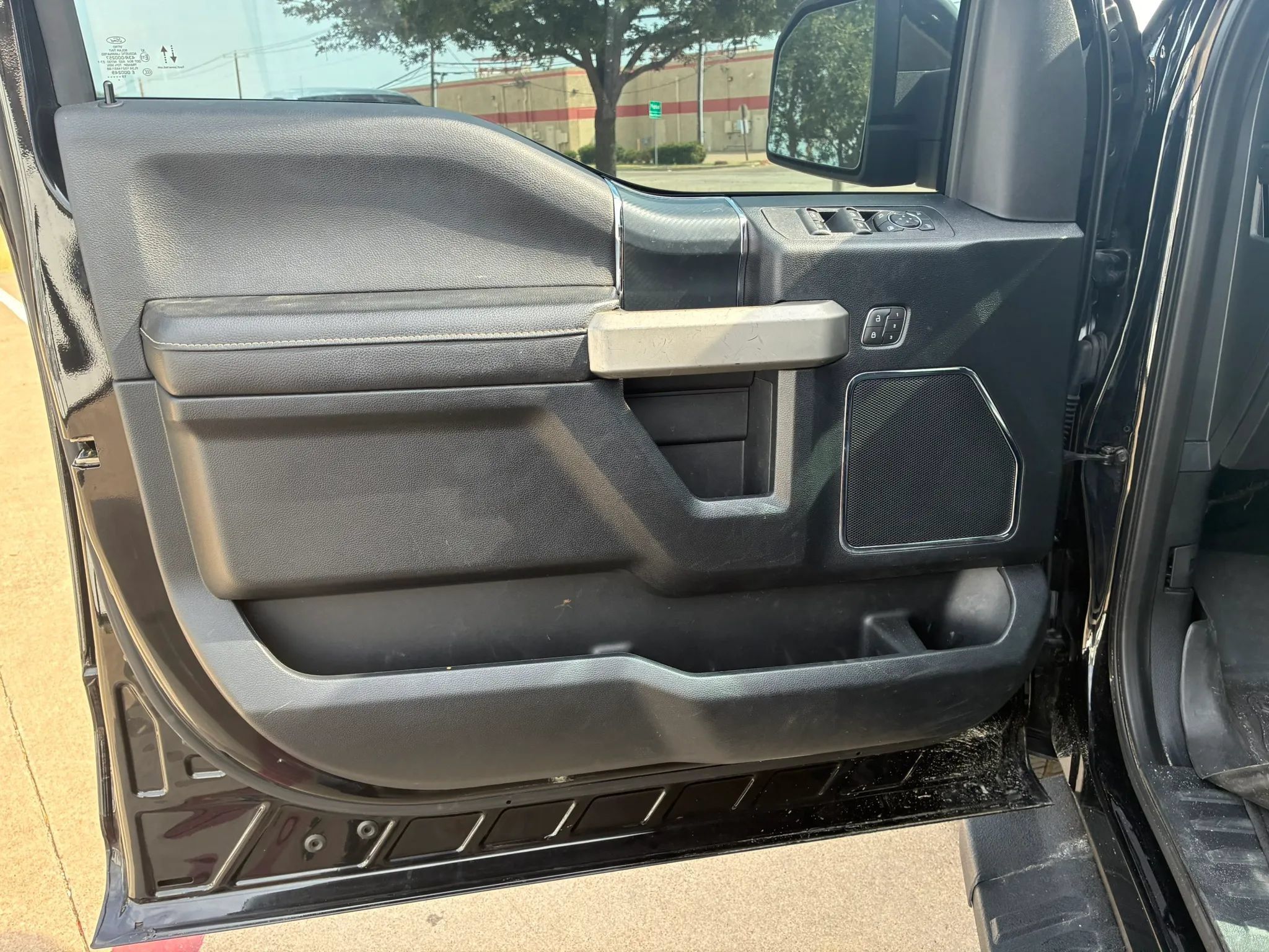 Used 2019 Ford F150 Lariat w/ Equipment Group 502A Luxury AWD/4WD image 7