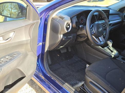 Used 2020 Kia Forte LXS image 9