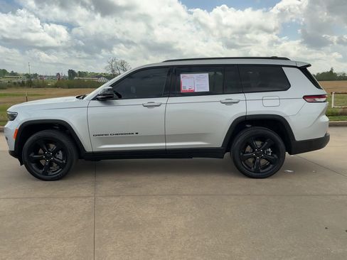 Used 2025 Jeep Grand Cherokee L Altitude image 5
