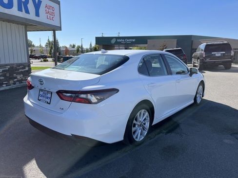 Used 2024 Toyota Camry LE image 10