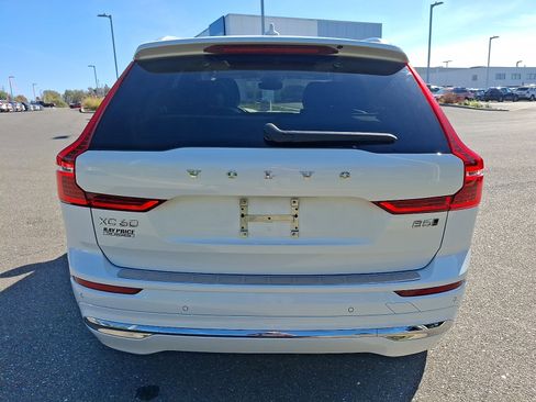 Certified 2022 Volvo XC60 B5 Inscription w/ Climate Package image 5