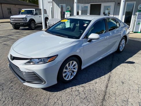 Used 2024 Toyota Camry LE image 3