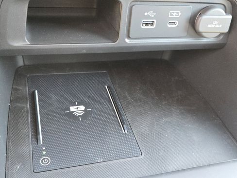 Used 2025 Honda Pilot Touring image 10