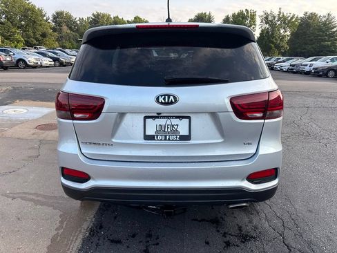 Used 2019 Kia Sorento FWD V6 image 4