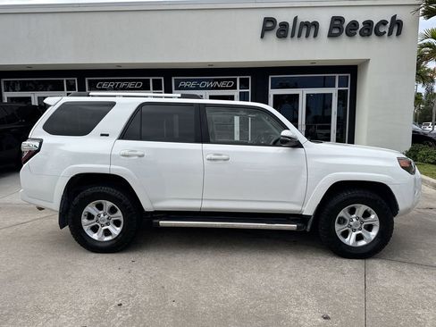 Used 2021 Toyota 4Runner SR5 Premium w/ Moonroof Package AWD/4WD image 5