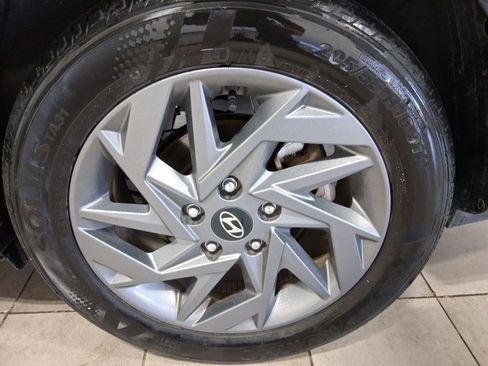 Used 2024 Hyundai Elantra SEL FWD image 9