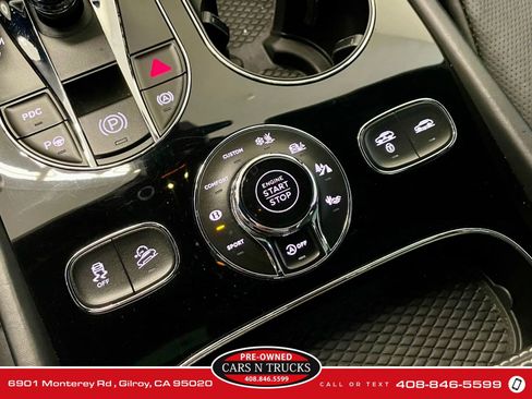 Used 2017 Bentley Bentayga AWD/4WD image 27