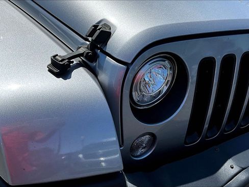 Used 2017 Jeep Wrangler Unlimited Sahara AWD/4WD image 30