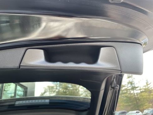 Used 2021 Toyota RAV4 LE image 9