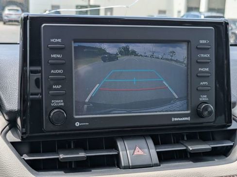 Used 2020 Toyota RAV4 XLE FWD image 17