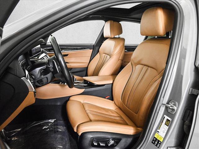 Used 2022 BMW M550i xDrive w/ Premium Package AWD/4WD image 17
