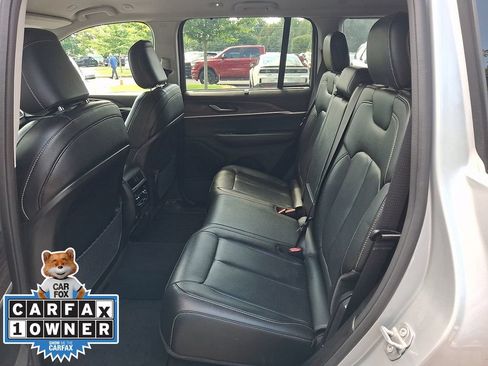 Used 2023 Jeep Grand Cherokee Limited w/ Luxury Tech Group II AWD/4WD image 10