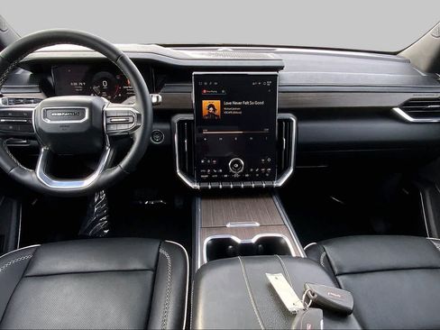 Used 2025 GMC Acadia Denali FWD image 15