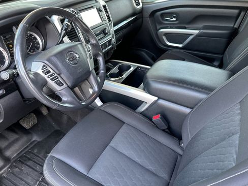 Used 2017 Nissan Titan SV image 10
