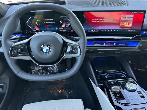 Used 2025 BMW 540i xDrive w/ Premium Package AWD/4WD image 18