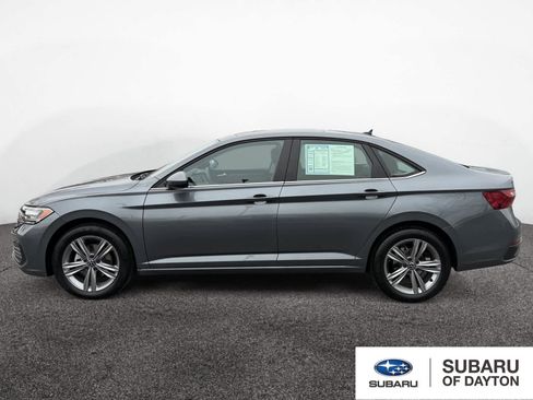 Used 2023 Volkswagen Jetta SE image 2